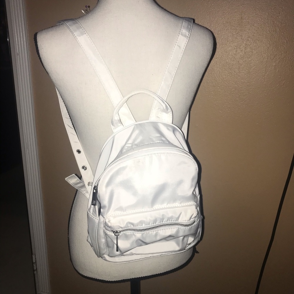 ⭐️⭐️⭐️ Forever 21 white Backpack
